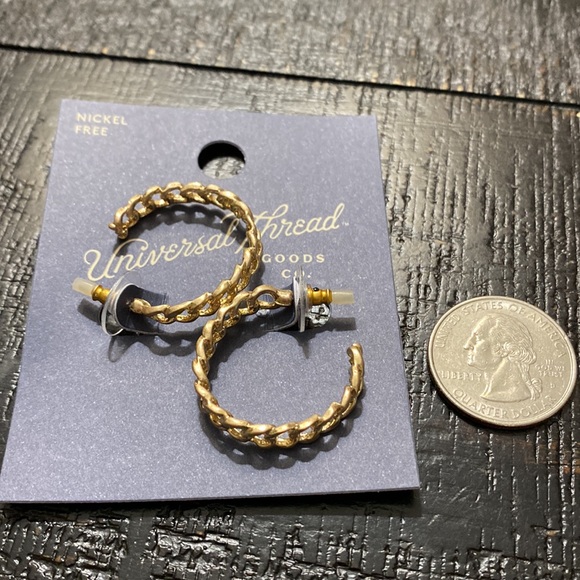 NWT Universal Thread Pierced Gold Tone Chain Hoop Earrings! - Picture 4 of 4
